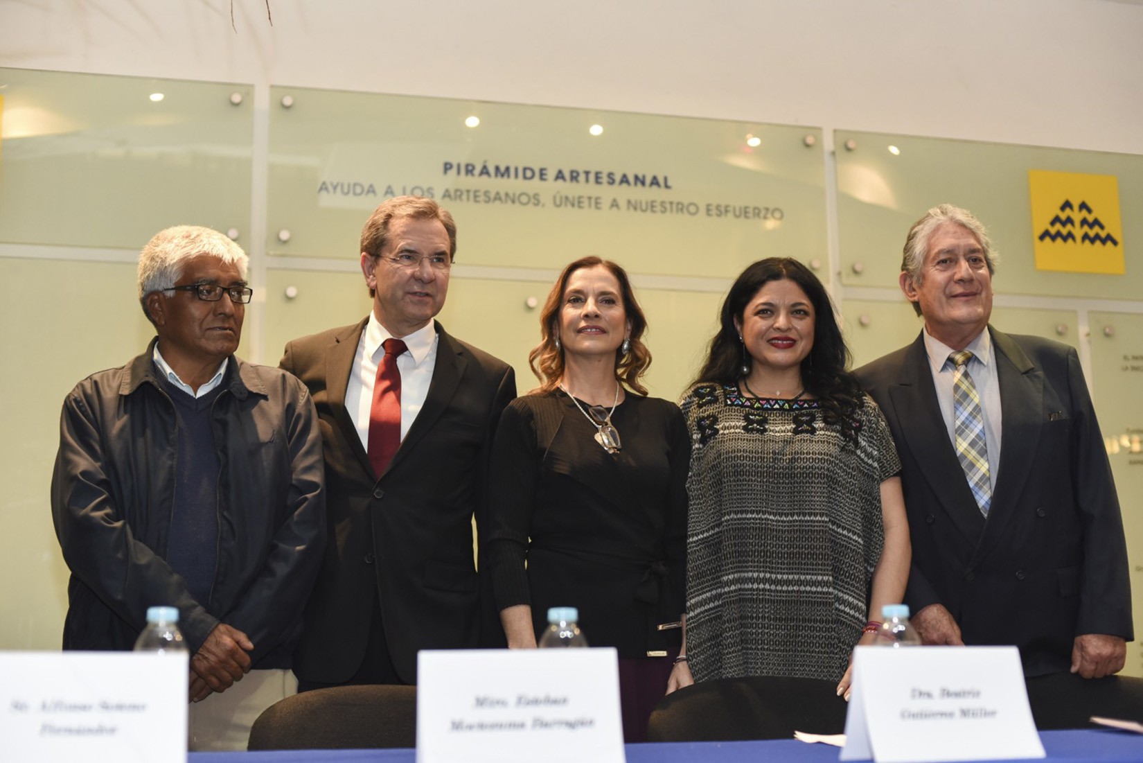 José Alfonso Soteno, Esteban Moctezuma, Beatriz Gutiérrez Müller, Alejandra Frausto y José N. Iturriaga en presentación del libro. (Foto: RSVP).