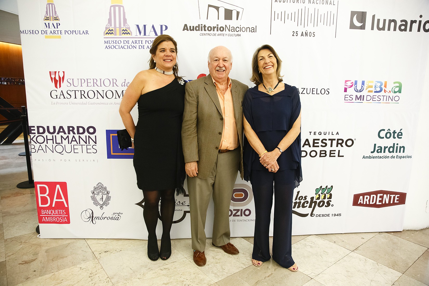 Sonya Santos, Bruno Newman y Marie Therese Hermand de Arango en el Lunario para el concierto de Fernando de la Mora. (Foto: RSVP).