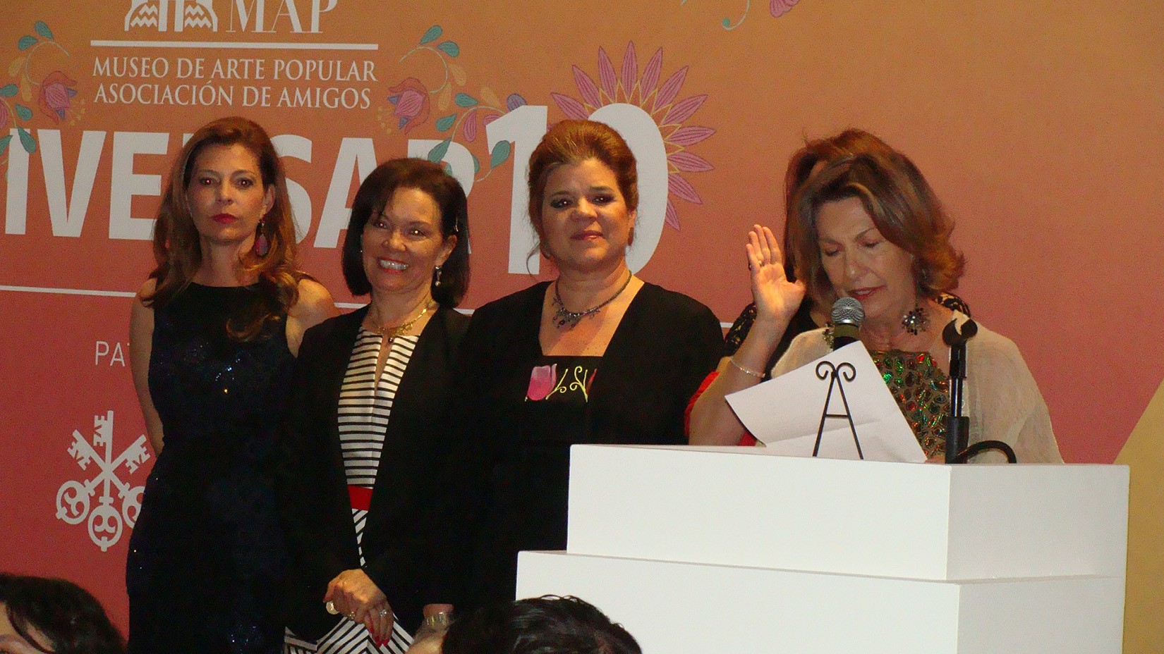Fernanda Suárez, Cecilia Moctezuma, Sonya Santos y Marie Thérèse Hermand de Arango en la cena del Décimo Aniversario del MAP. (Foto: AmigosMAP).