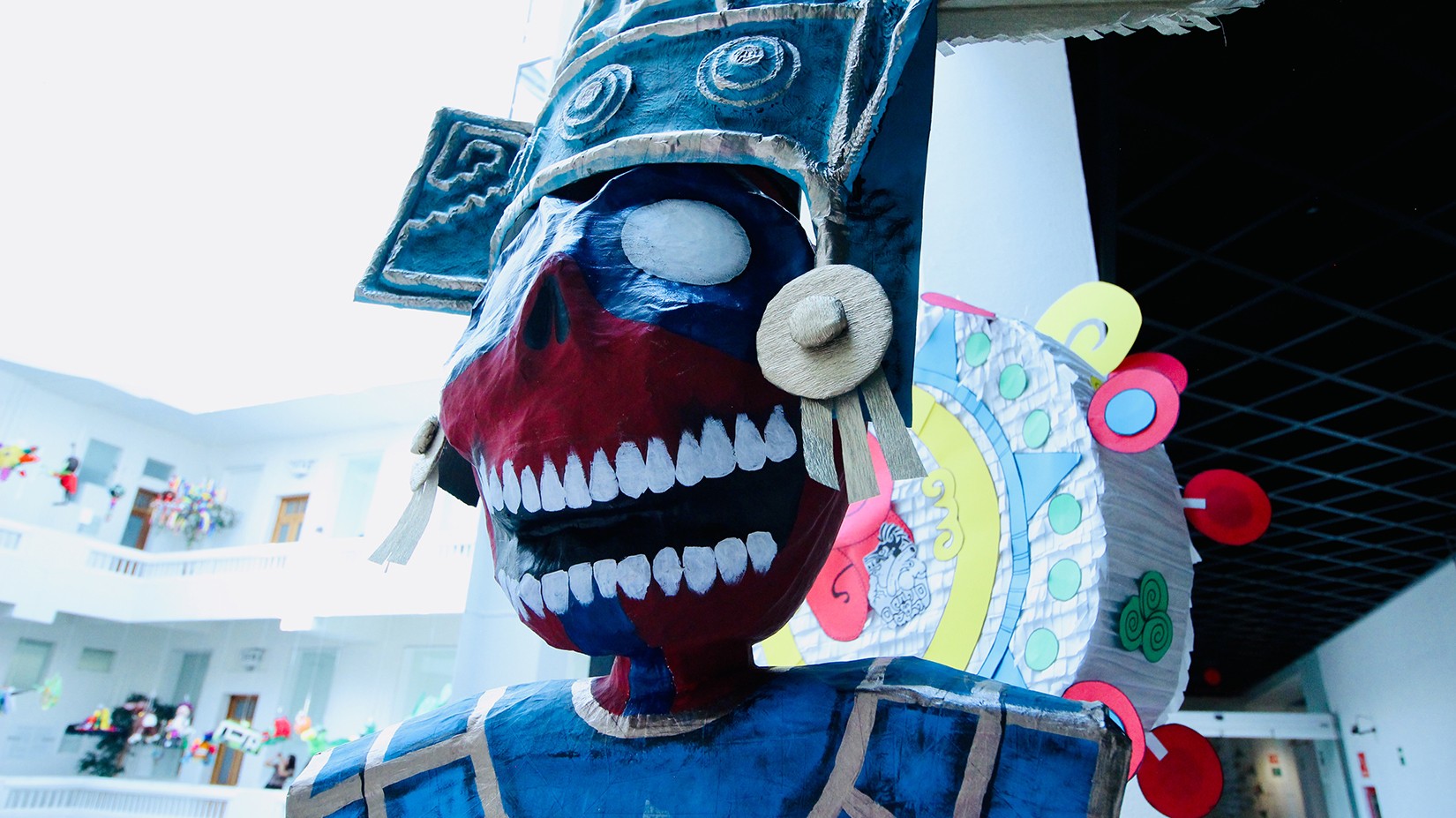 Mictlán, piñata de inspiración prehispánica.  Artesano Jesús González Mora. CDMX, 2019.    (Foto: Laura Aguilar/ MAP).
