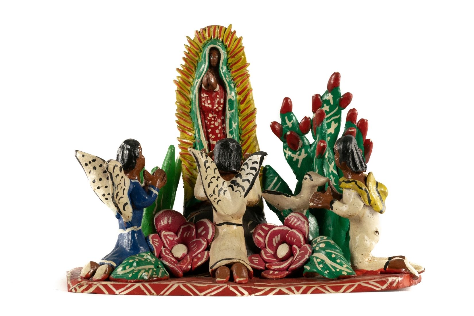 Virgen de Guadalupe de barro modelado, policromado y laqueado. Artesana Dolores Elias Hernández. Charapan, Ocumicho, Mich. Col. Part. (Foto: EKV).