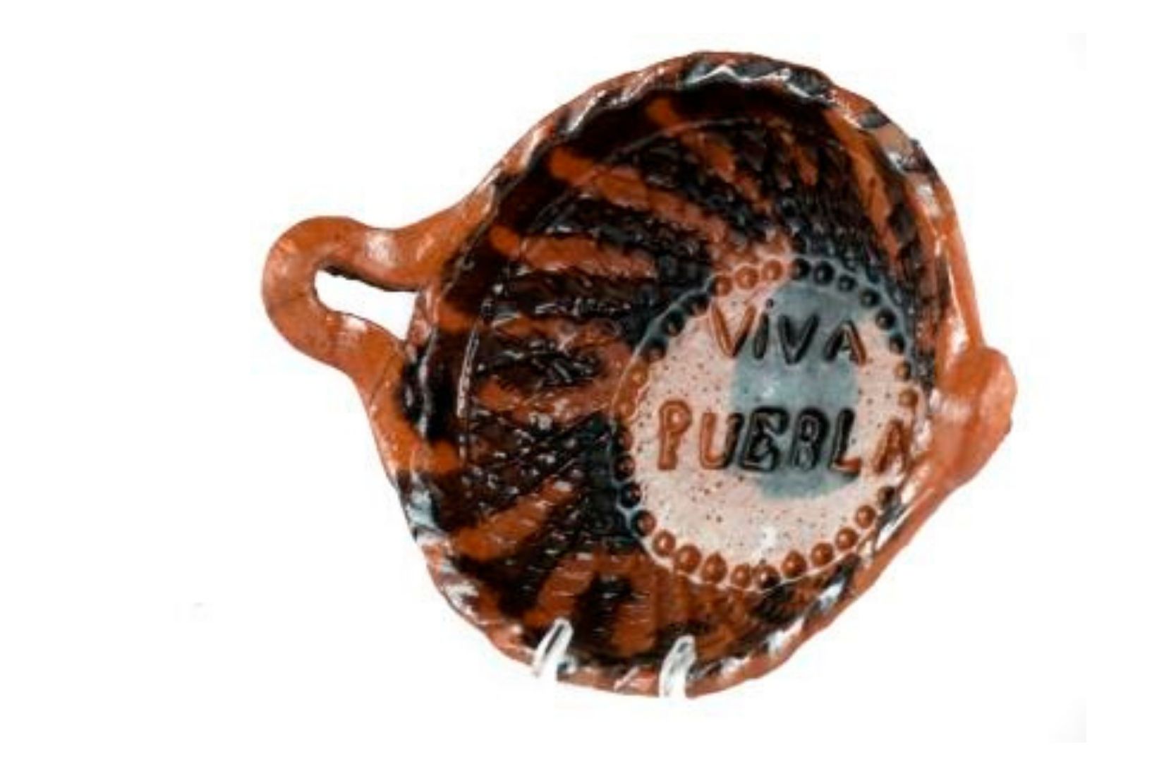 Cazuela en miniatura (7 cms diámetro), barro modelado y esmaltado. Artesano desconocido. Puebla. Col. MAP. (Foto: EKV).