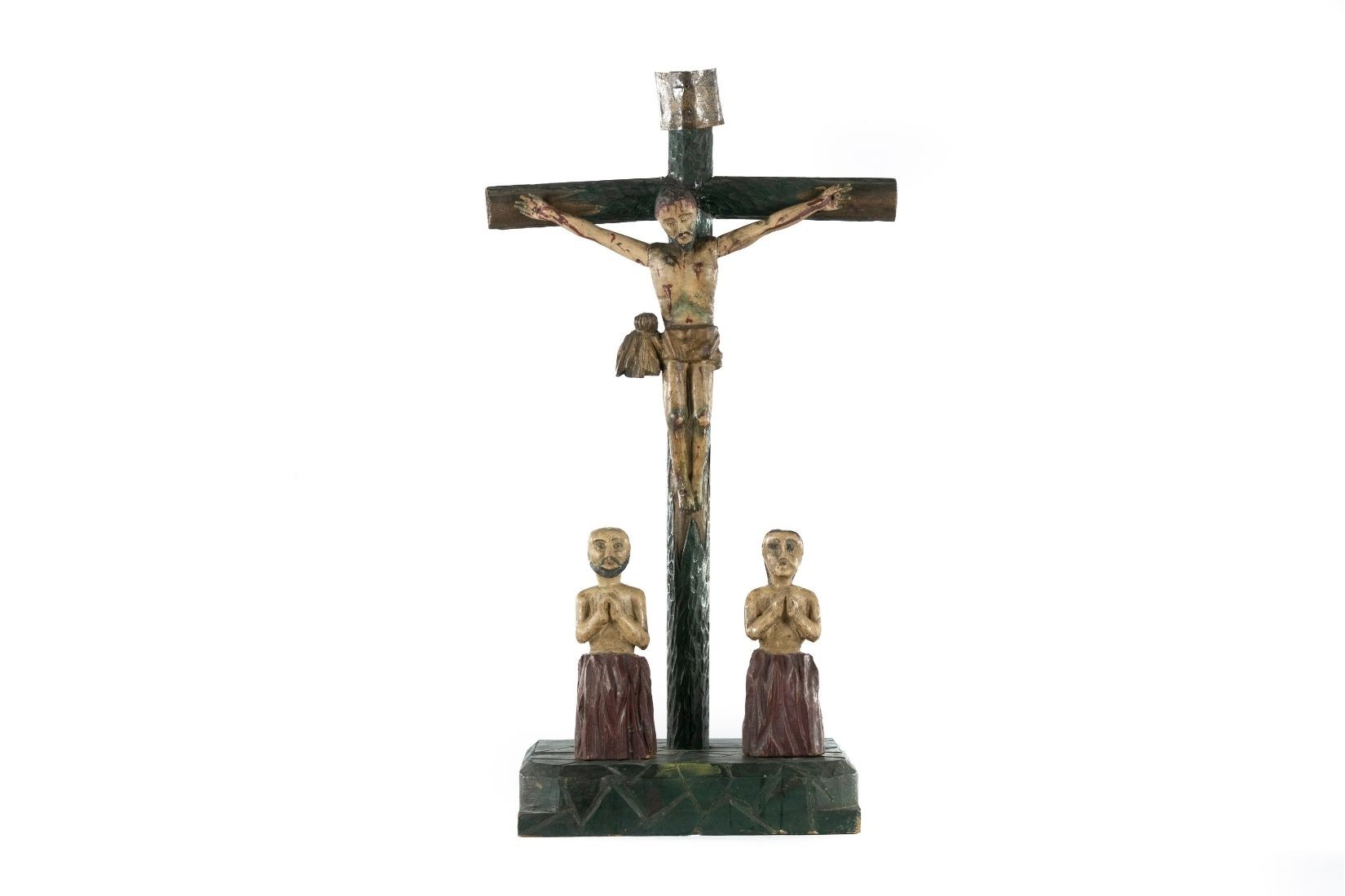 Cruz de ánimas, madera tallada y policromada. Artesano desconocido. San Cristóbal de Las Casas, Chis. 1960. Col. María Teresa Pomar. (Foto: EKV).