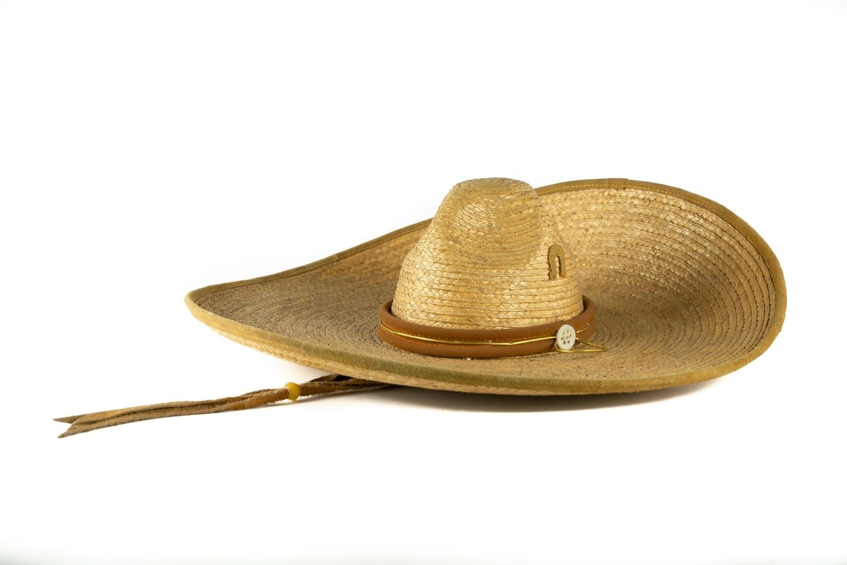 Sombrero de palma tejida doble y gamuza. Artesano y procedencia desconocidos. Col. Populart. (Foto: EKV).