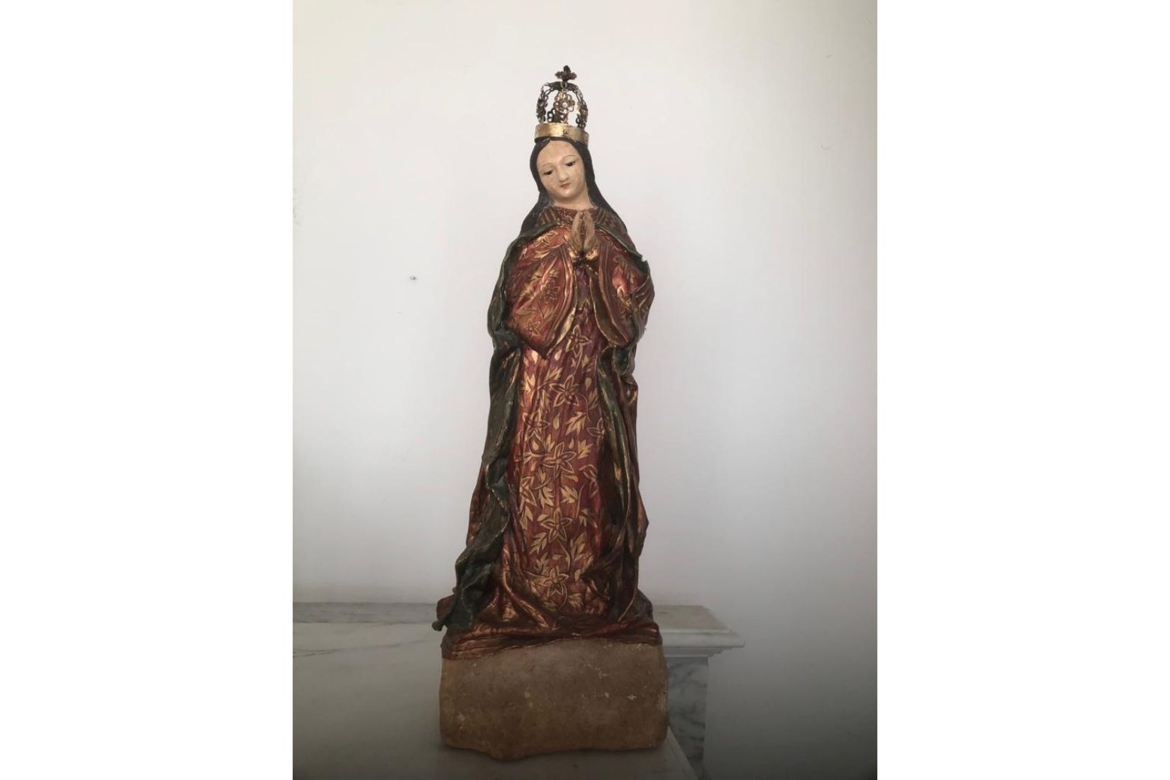 Virgen de pasta de caña. Artesano Gaspar Mario Agustín. Pátzcuaro, Mich. Col. Ana Luisa Landucci.