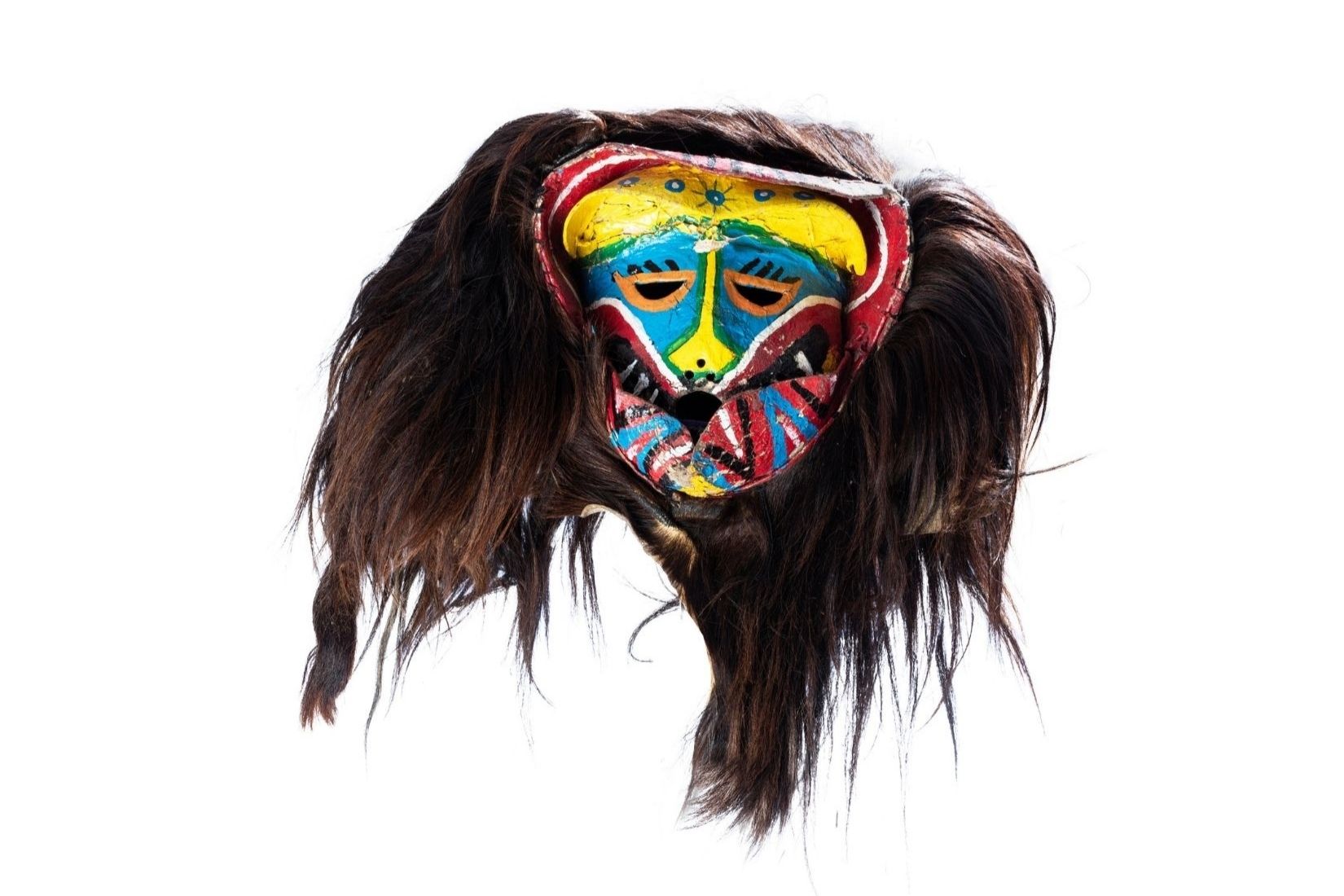 Máscara de archareo para danza. Cuero policromado y pelo de animal. Artesano Juan Gómez Alcívar. Teotihuacán, EdoMex. Col. Miguel Abruch. (Foto: GLR Estudio).