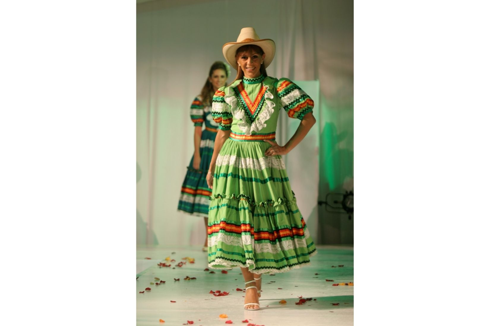 Vivy Said en el Desfile de trajes típicos de Amalia Hernández y Ramón Valdiosera en el Museo de Arte Popular. (Foto: AmigosMAP).