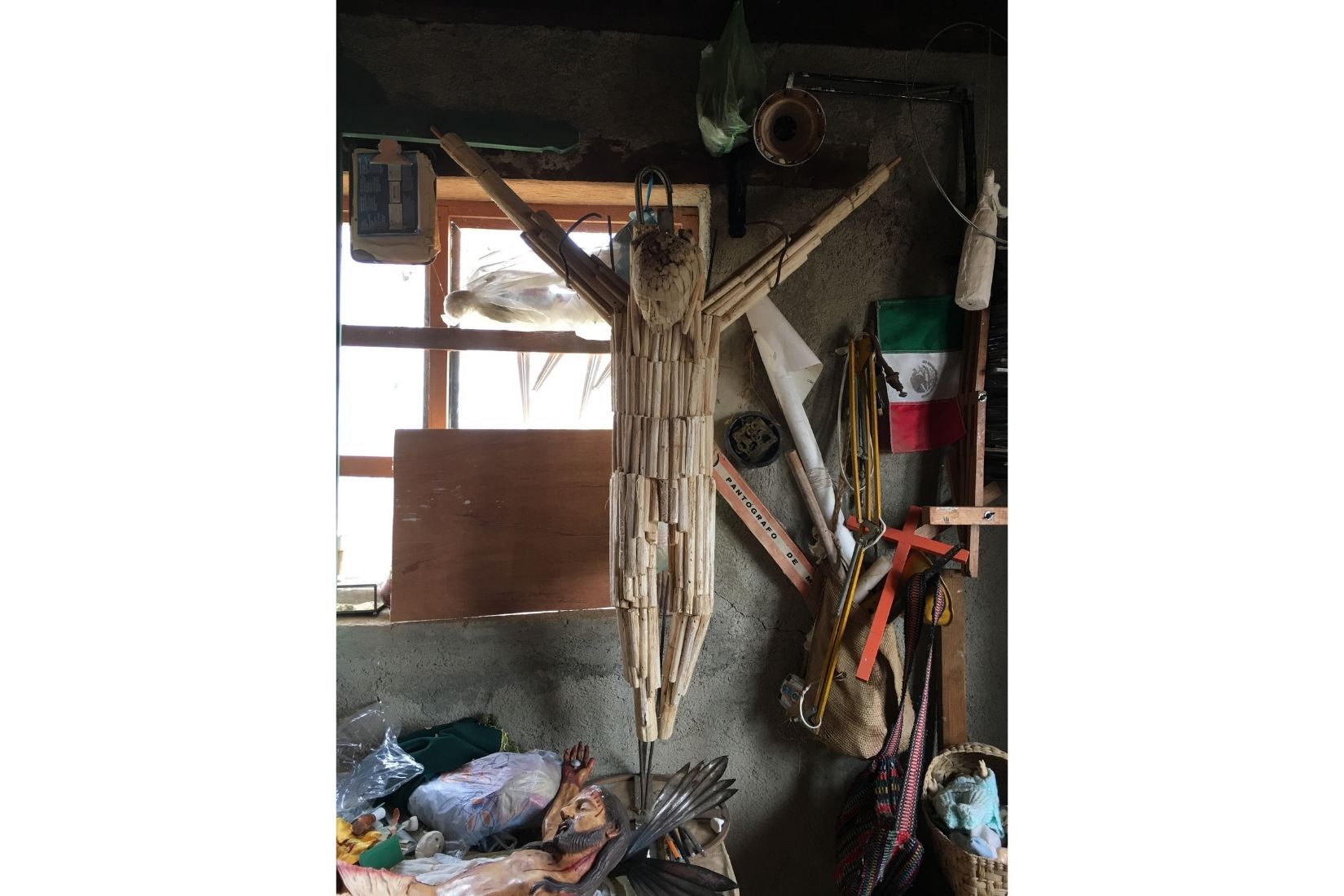 Proceso de elaboración de Cristo de pasta de caña. Artesano desconocido. Tzintzuntzan, Mich. (Foto: Sonya Santos).