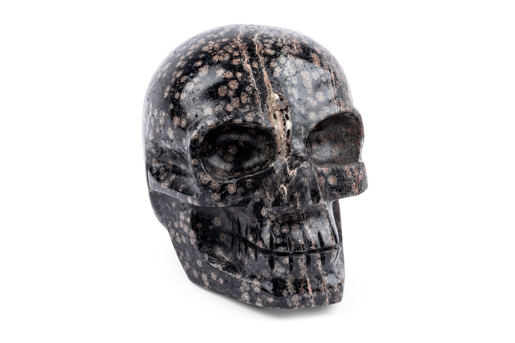 Cráneo de piedra. Artesano Israel Vidal. Teotihuacán, EdoMex. Col. Miguel Abruch. (Foto: GLR Estudio).