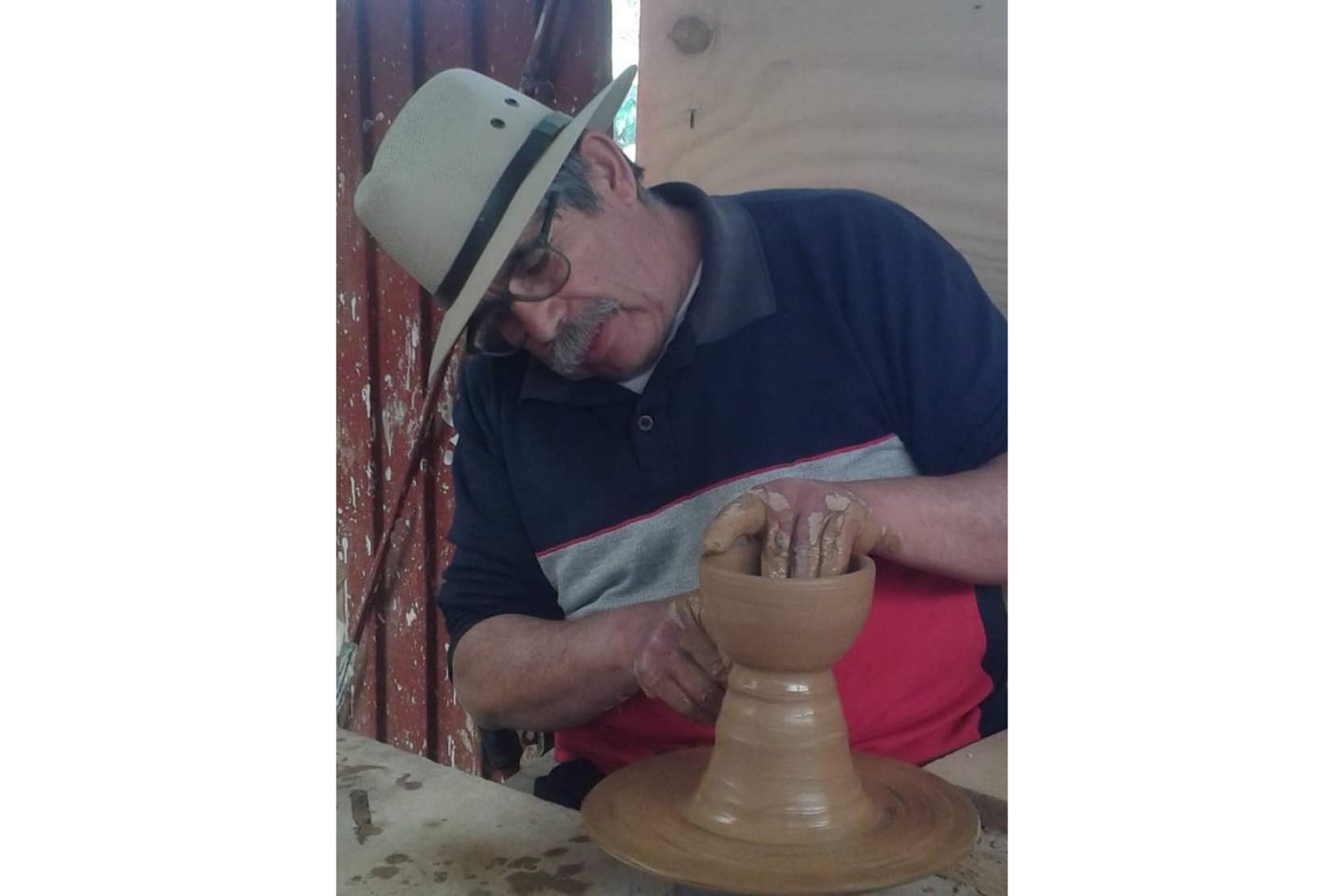 Gustavo Colin, Maestro ceramista de Manuel Leal.