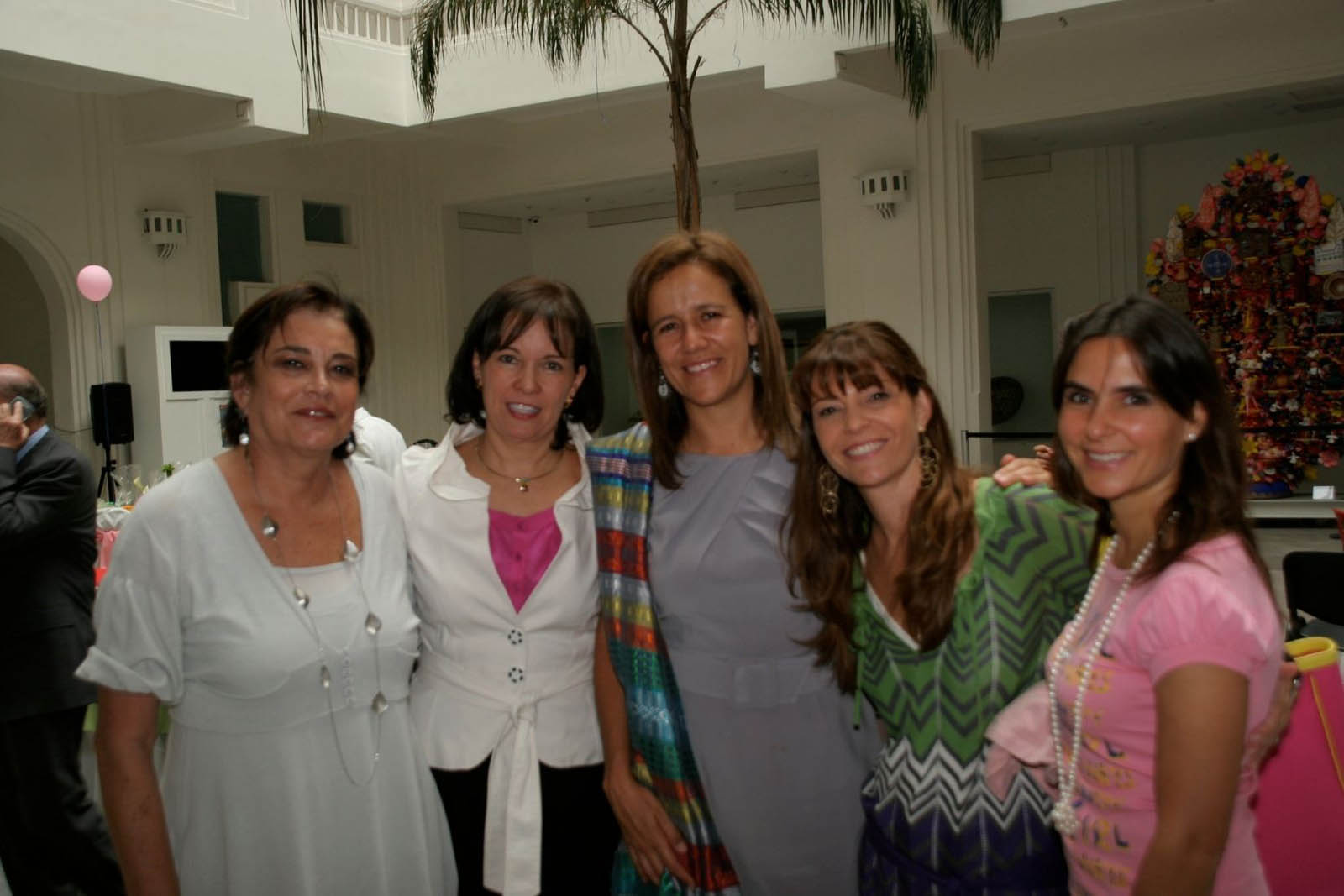 Marusa Suárez, Cecilia Moctezuma, Margarita Zavala, Fernanda Suárez de Guerra y en la inauguración del muro de Mantias. (Foto: AmigosMAP).