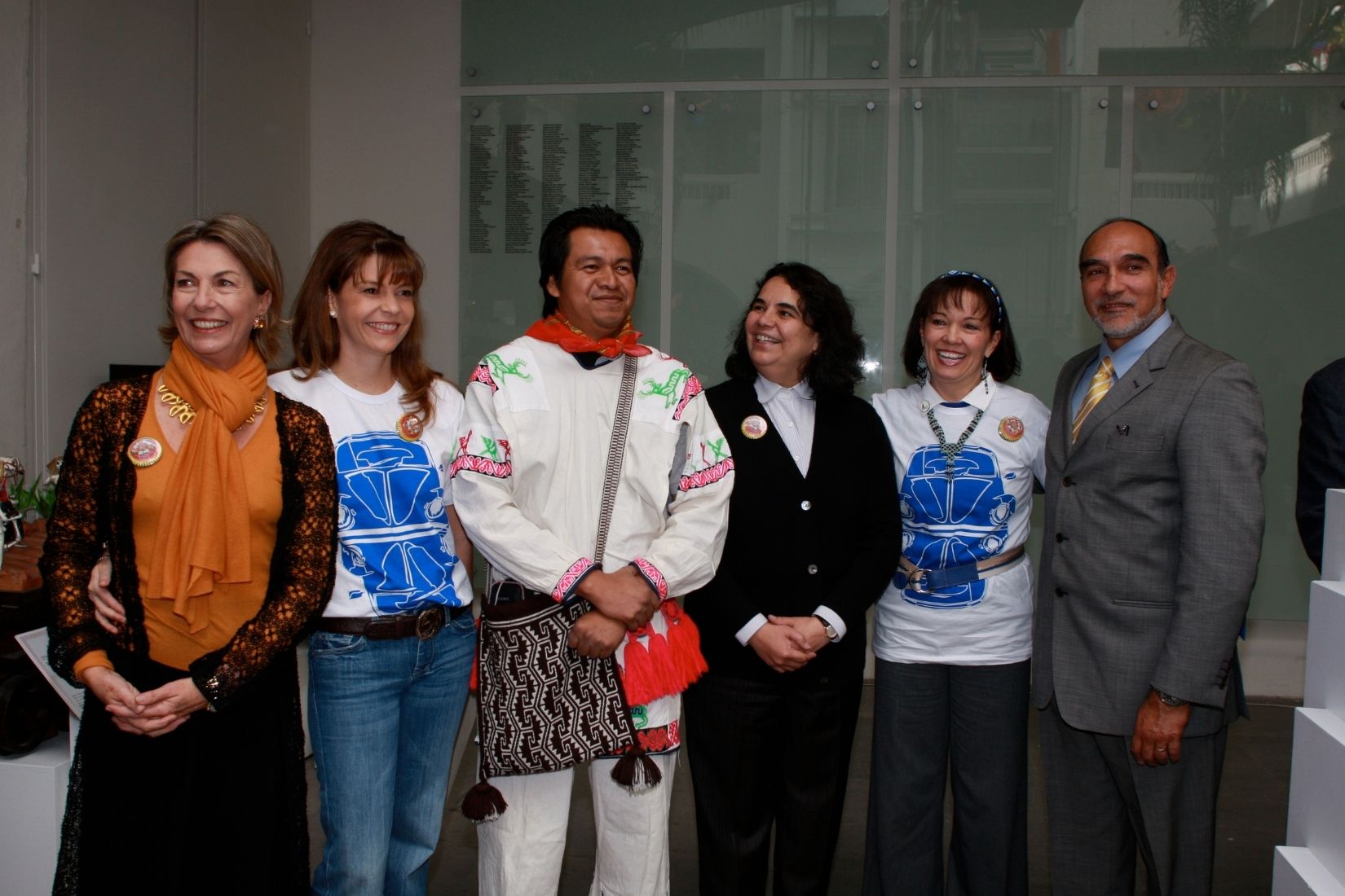Maire Thérèse Hermand de Arango, Frnanda Suárez de Guerra, Álvaro Ortiz, Consuelo Saizar, Cecilia Barbará de Moctezuma en la presentación del Vochol.