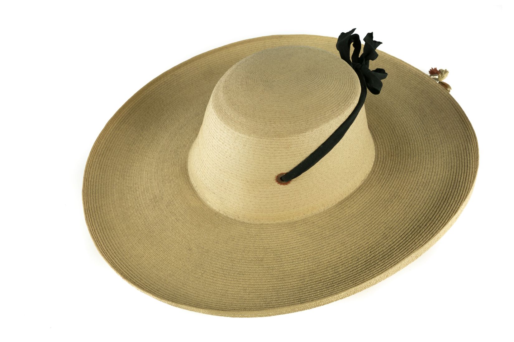 Sombrero de palma tejida. Artesano desconocido. Chilapa, Gro. Col. Populart. (Foto: EKV).