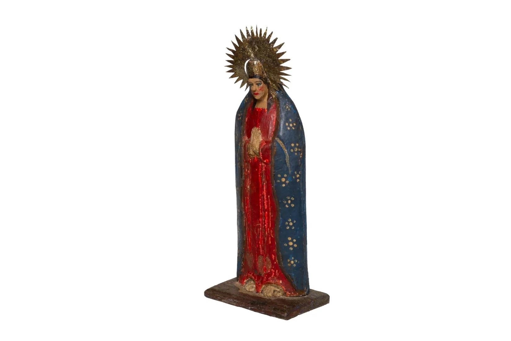 Virgen de madera tallada, policromada con esmalte, diamantina y ensamble de metal. Artesano y procedencia desconocidos. Col. Marie Thérèse Hermand de Arango. (Foto: EKV).
