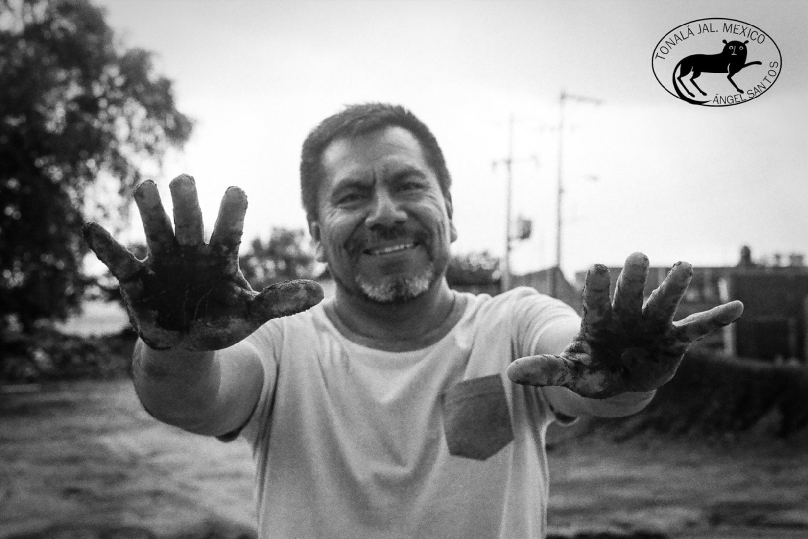 Ceramista Ángel Santos. (Foto: https://angelsantos.com.mx).
