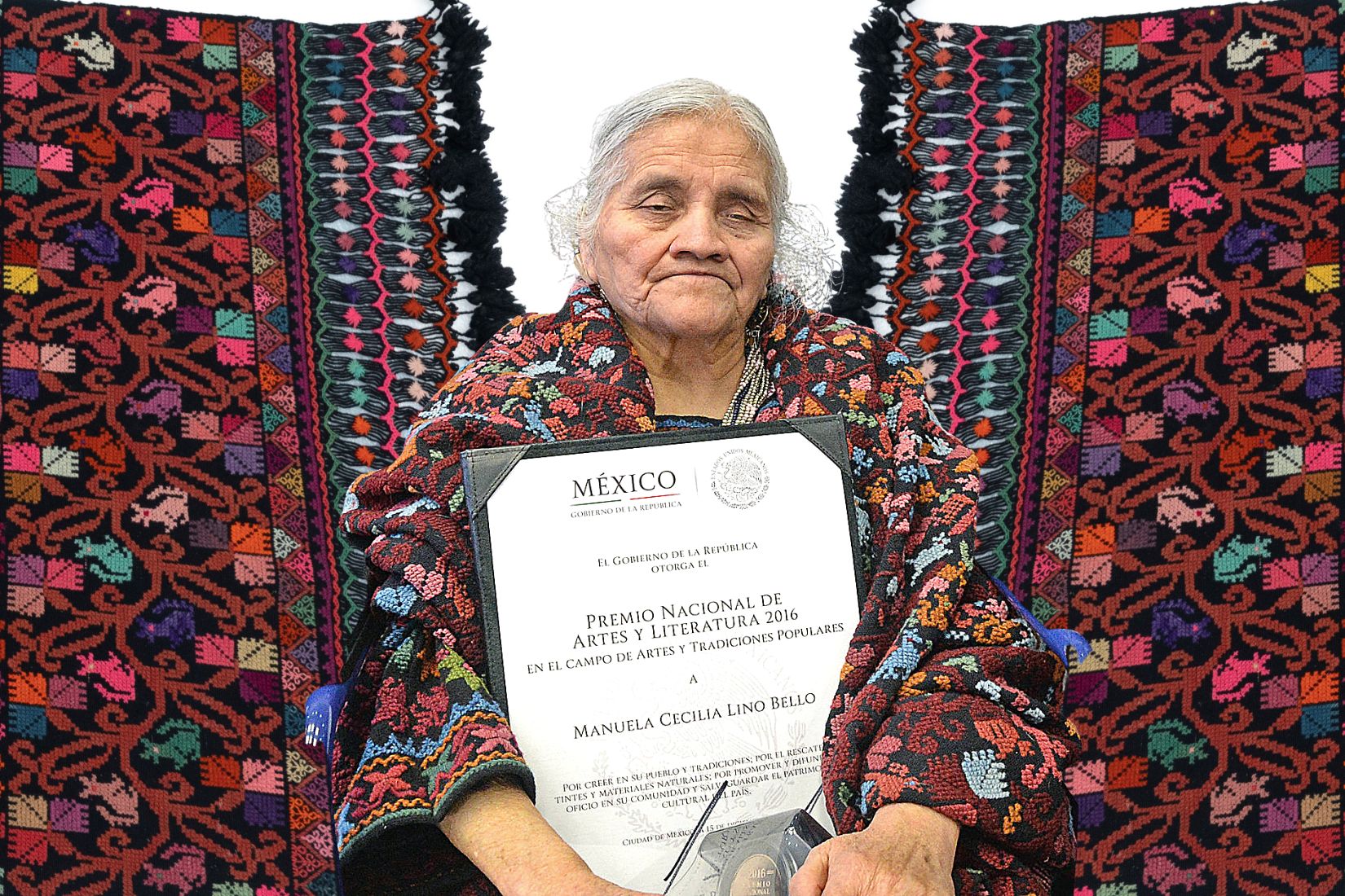 Manuela Cecilia Lino Bello (+) artesana de textil de Hueyapan, Puebla.