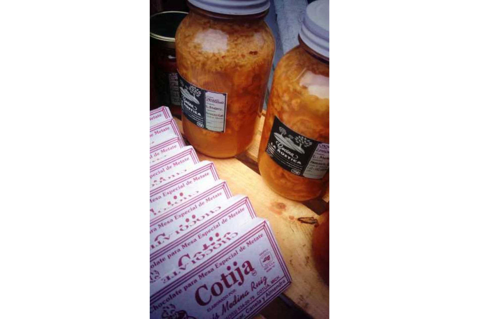 Chongos zamoranos y chocolate artesanal de Cotija, Michoacán