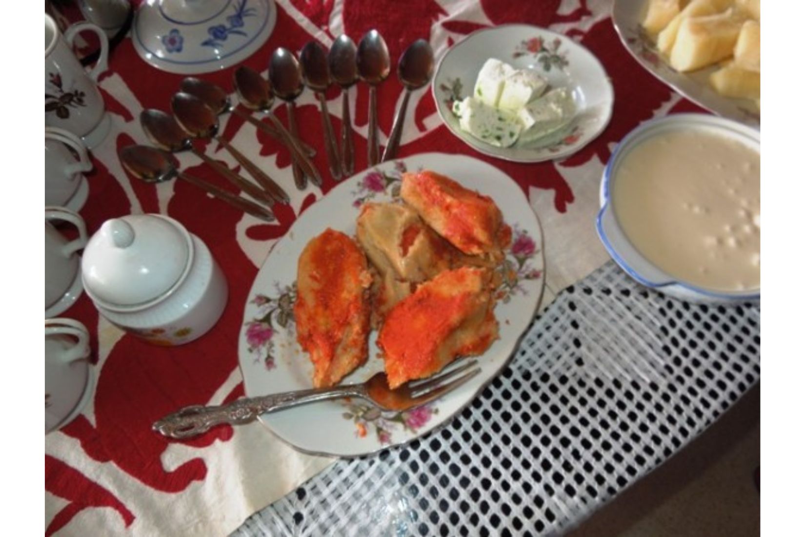 Desayuno de tamales, queso y crema en una casa de Tuxtla Gutiérrez, Chiapas