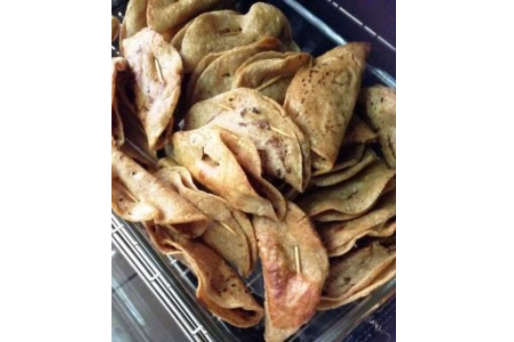 Pescadillas o empanadas de pescado en masa de maíz, fritas