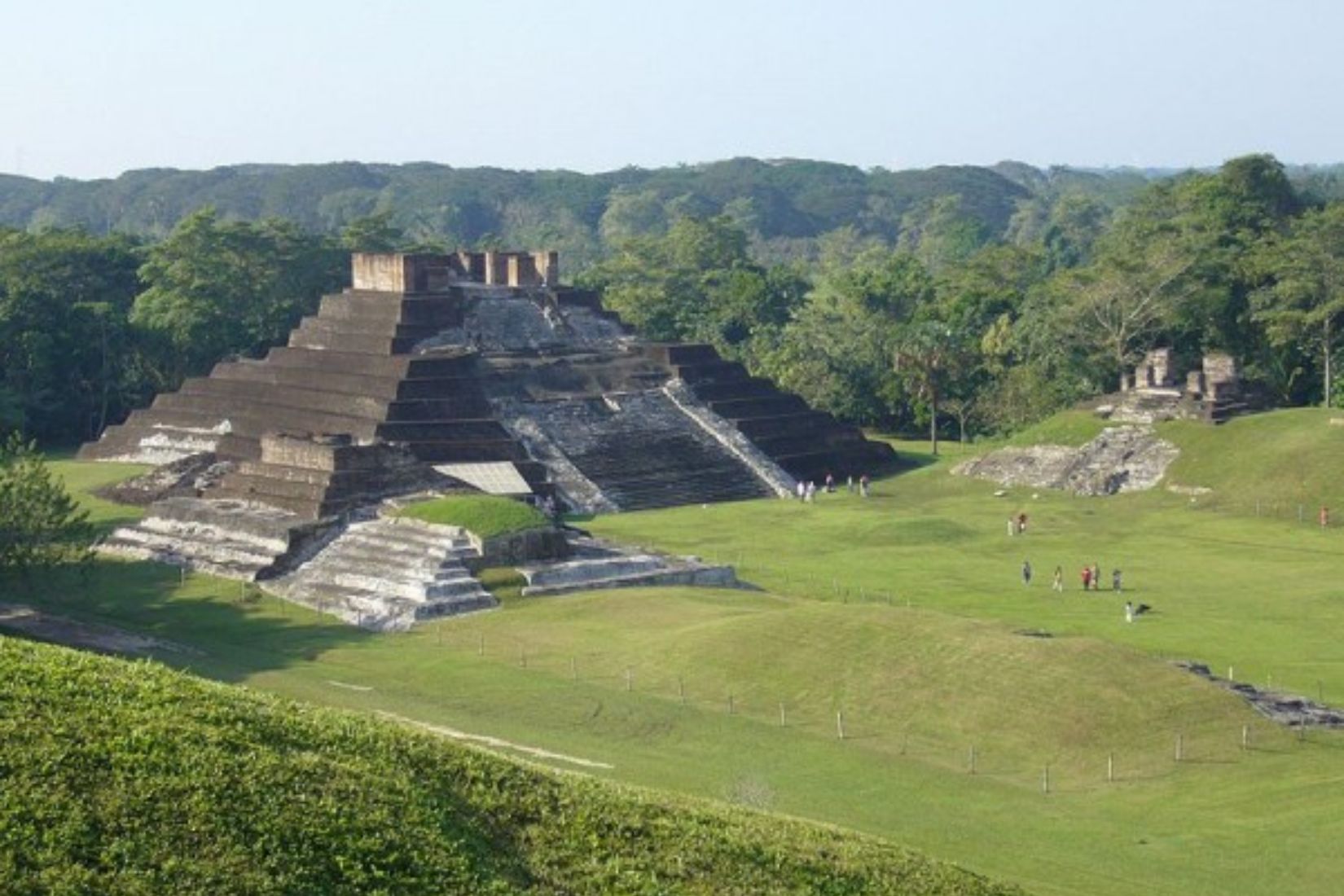 Zona arqueológica maya de Comalcalco. (Foto_ Wikipedia).