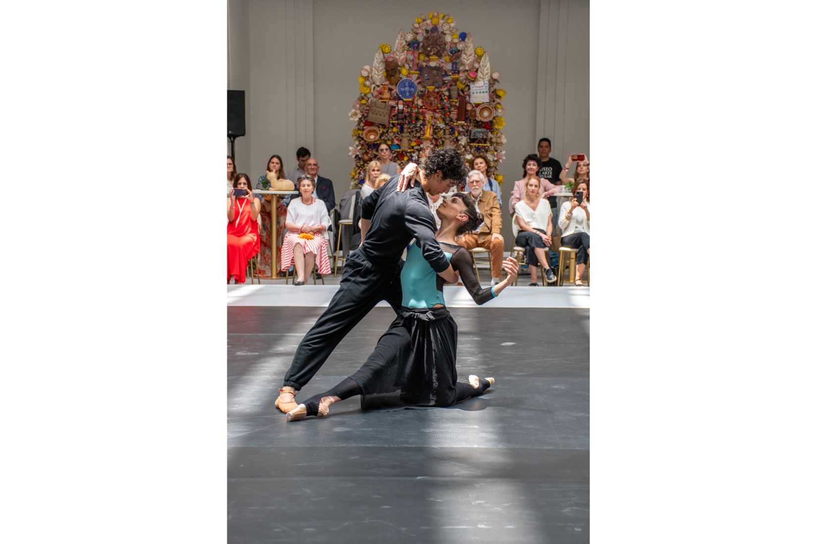Isaac Hernández y Dores André en presentación de Romeo y Julieta en el evento Bailando por el arte popular. (Foto: Blok Studio).