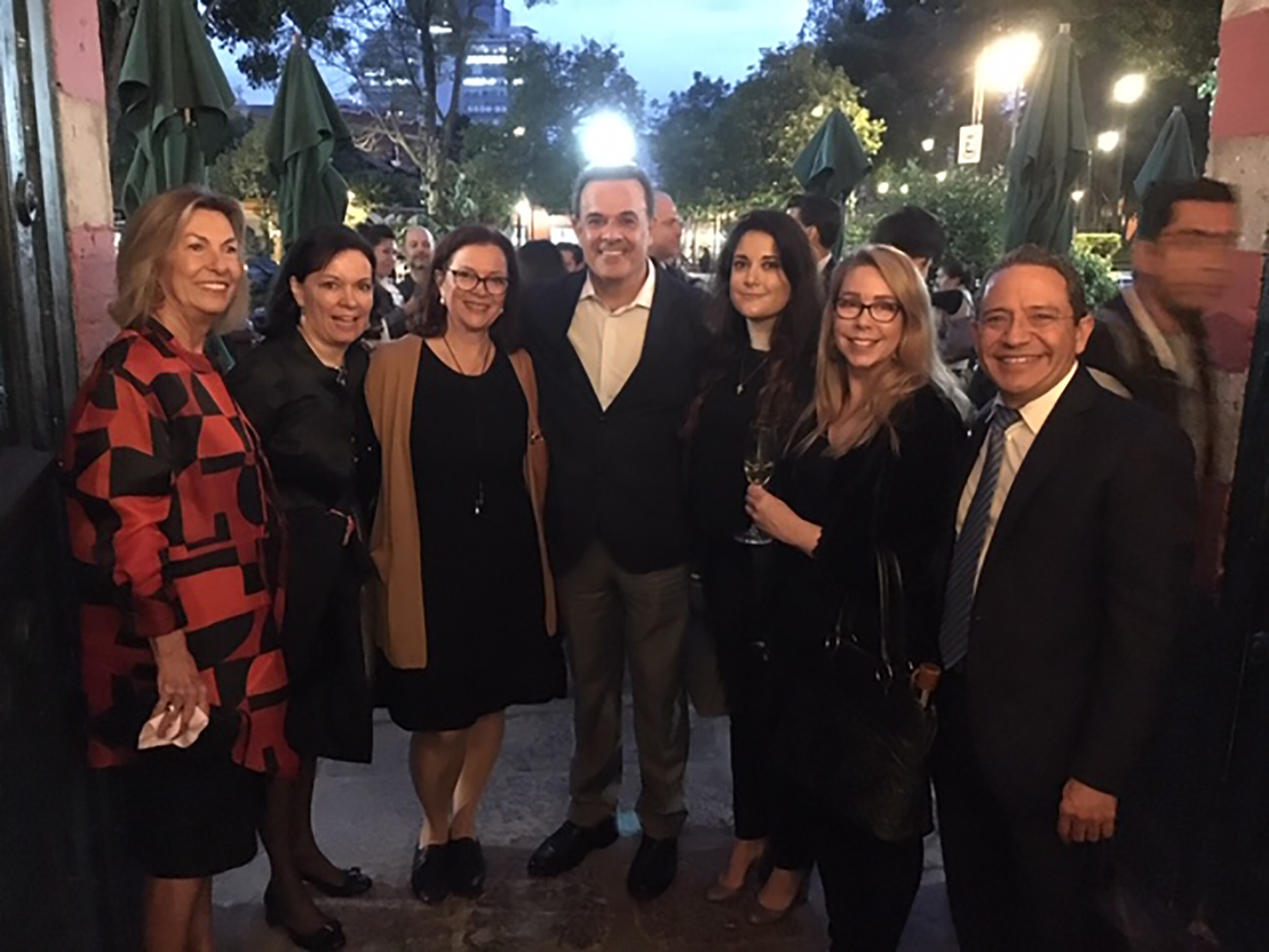 Marie Thérèse Hermand de Arango, Cecilia Moctezuma, Christiane y Fernando de la Mora, Gabriela Andrade e invitados en la inauguración de Le Pain Quotidien. (Foto: AmigosMAP).