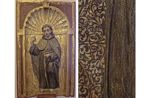 1 - <em>San Antonio de Padua</em>, escultura anónima en madera tallada, dorada y pintada (estofado). México, siglo XVI. Museo del Virreinato, Tepozotlán. Foto del autor - 2 - Idem, detalle. Uno de los primeros ejemplos conocidos de la técnica del estofado en México.