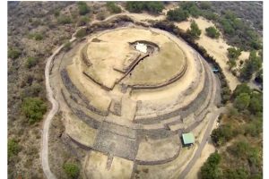 Vista aérea reciente del sitio de Cuicuilco «A». D.R.