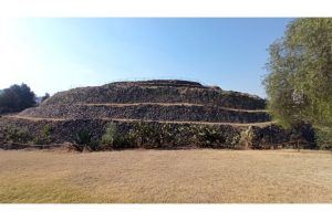 La pirámide, lado este. Foto: Horacio Cadzsco.