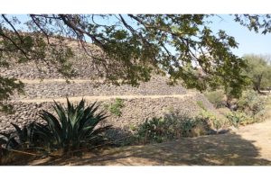 La pirámide, lado sur. Foto: Horacio Cadzsco.